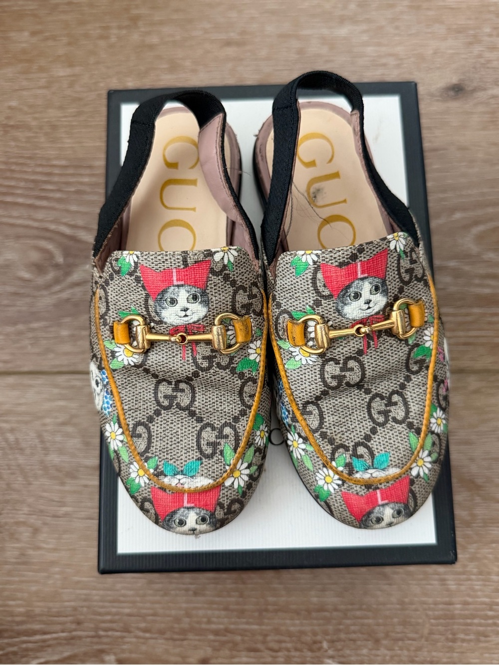 Gucci Kids GG Canvas Cat & Daisy Print Moccasins in Brown/Red